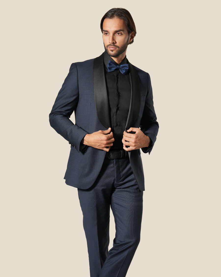 single-breasted suit