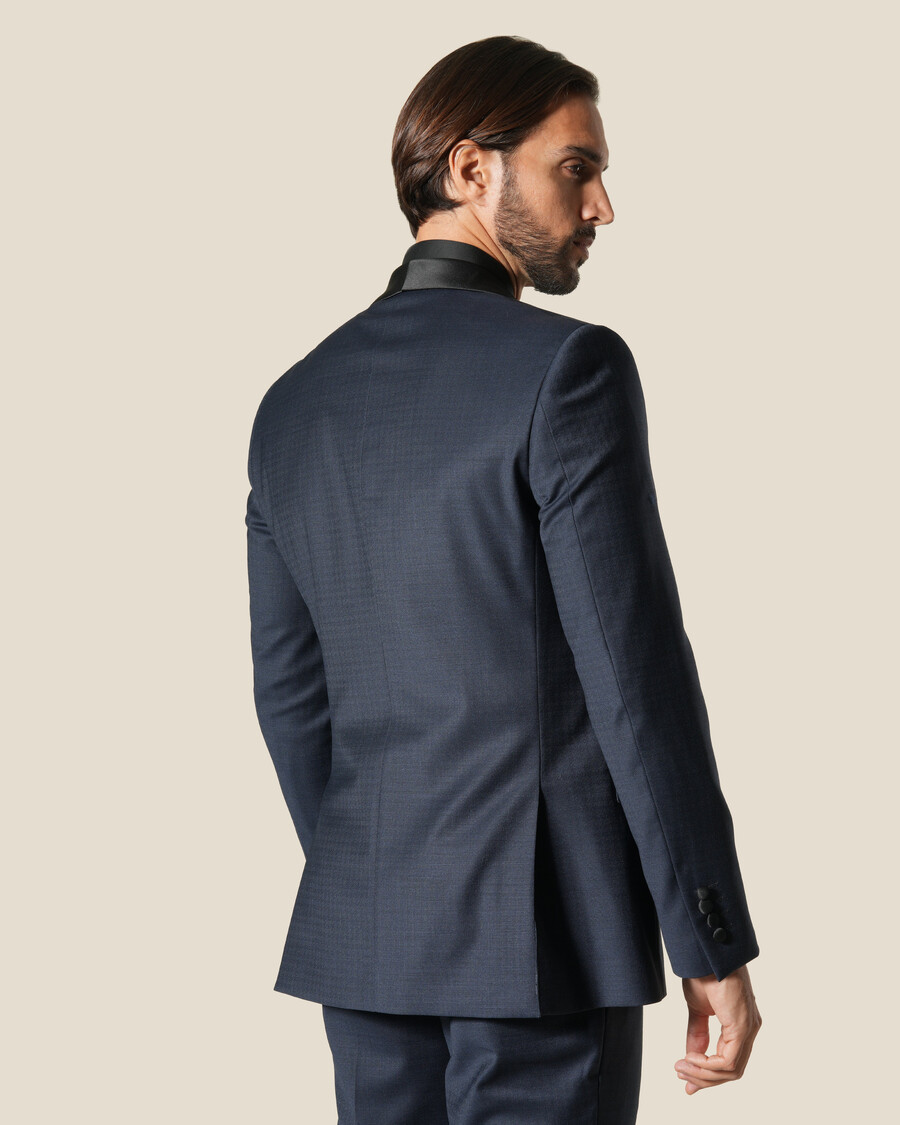 single-breasted suit